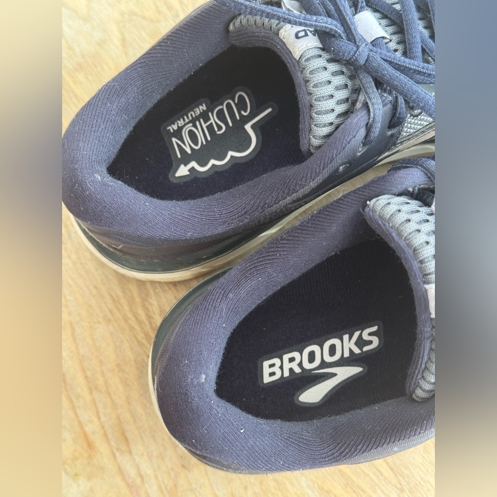 BROOKS 11 DYAD DNA ombré purple/charcoal Size Women’s 8.5 - Picture 9 of 9